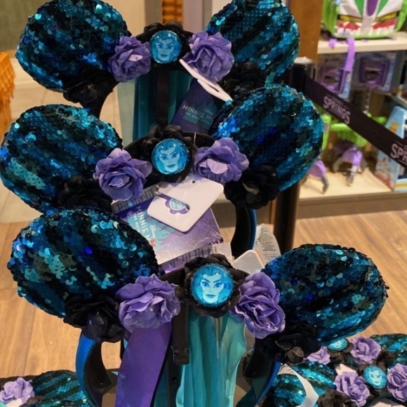 Minnie Mouse the Main Attraction Ear Headband - Picture 6 of 10